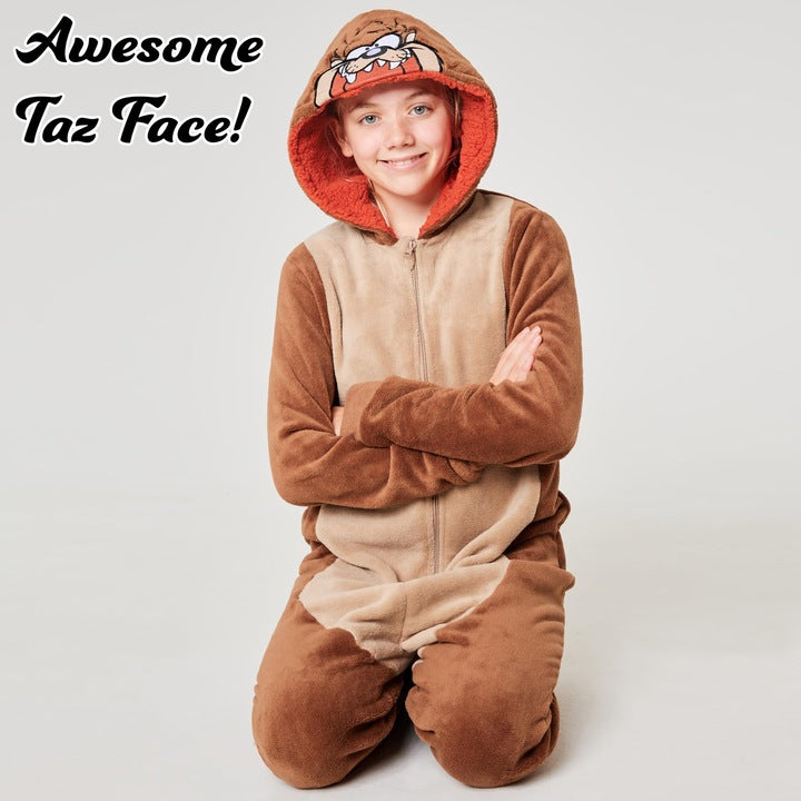 Salopeta plusata pentru copii Looney Tunes, gluga, model TAZ, maro, disponibila pentru trei categorii de varsta.7-8 ani,10-12 ani si 13-15 ani